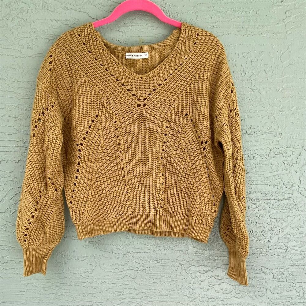 Moon & Madison Women's XS V-Neck Knit Pullover Sweater Yellow